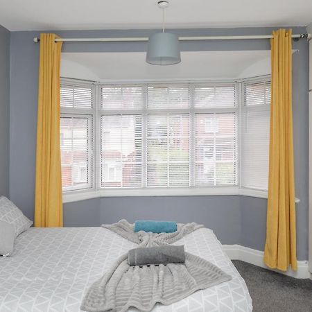 Leeds City Centre Spacious House Free Parking And Wi-Fi Exterior photo