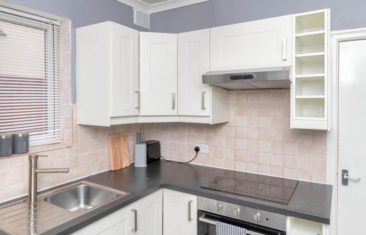 Leeds City Centre Spacious House Free Parking And Wi-Fi Exterior photo