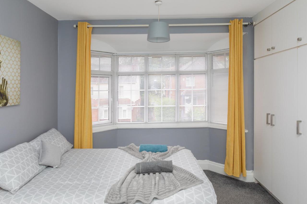 Leeds City Centre Spacious House Free Parking And Wi-Fi Exterior photo